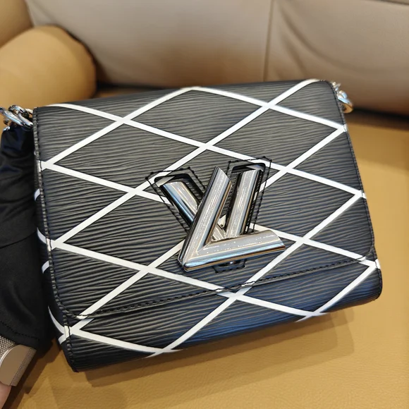 Louis Vuitton Black/White Malletage Leather Twist PM Shoulder Bag - Picture 5 of 12